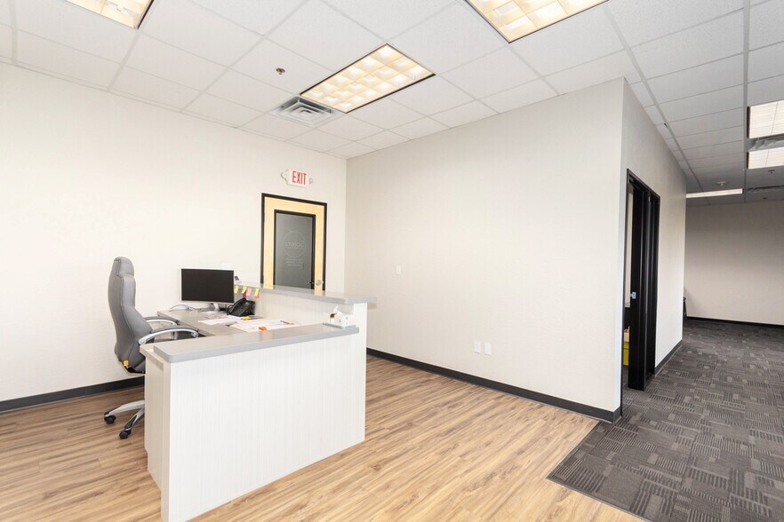 More Photos Of 1040 S Gilbert Rd, Gilbert Storefront Retail Office For Lease