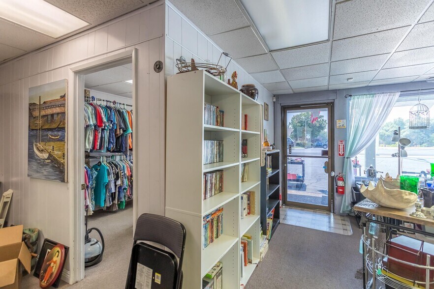 More Photos Of 1556 Hartnell Ave, Redding Office For Sale