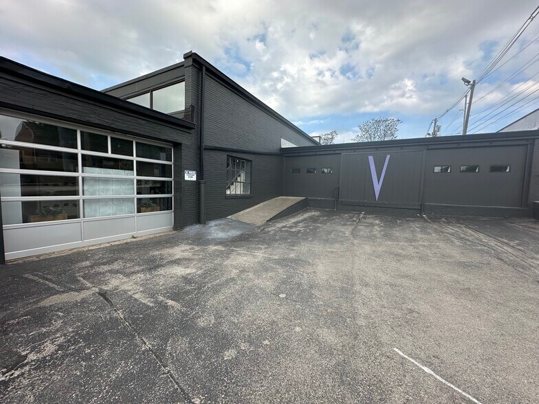 More Photos Of 165 Midland Ave, Lexington Health Club For Sale