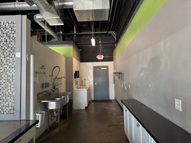 More Photos Of 2737 Lancaster Dr NE, Salem Freestanding For Lease