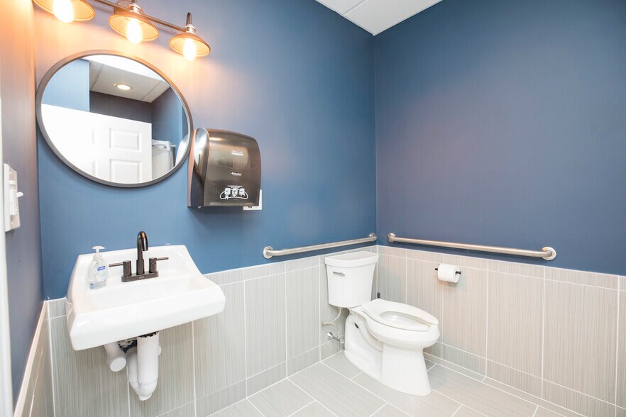 More Photos Of 1019 Osgood St, North Andover Storefront Retail Office For Sale