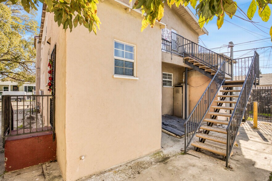 More Photos Of 838 E 43rd St, Los Angeles Apartments For Sale