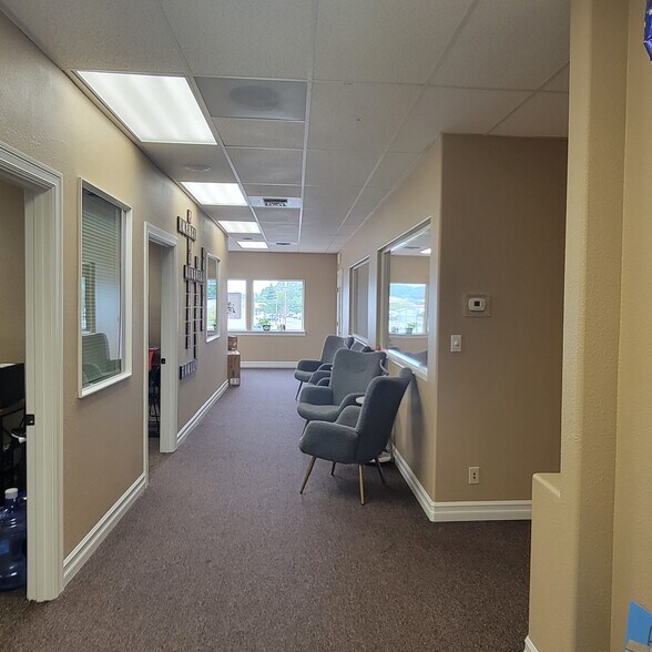 More Photos Of 2198 NE Stephens St, Roseburg Office For Lease