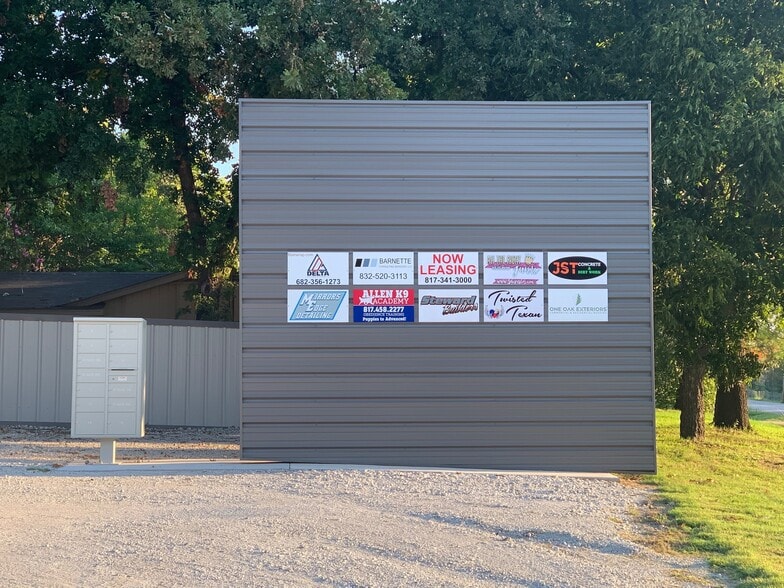 More Photos Of 1011 Upper Denton Rd, Weatherford Warehouse For Lease