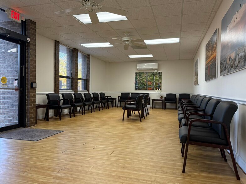 More Photos Of 14 Farmfield Ave, Charleston Medical For Sale