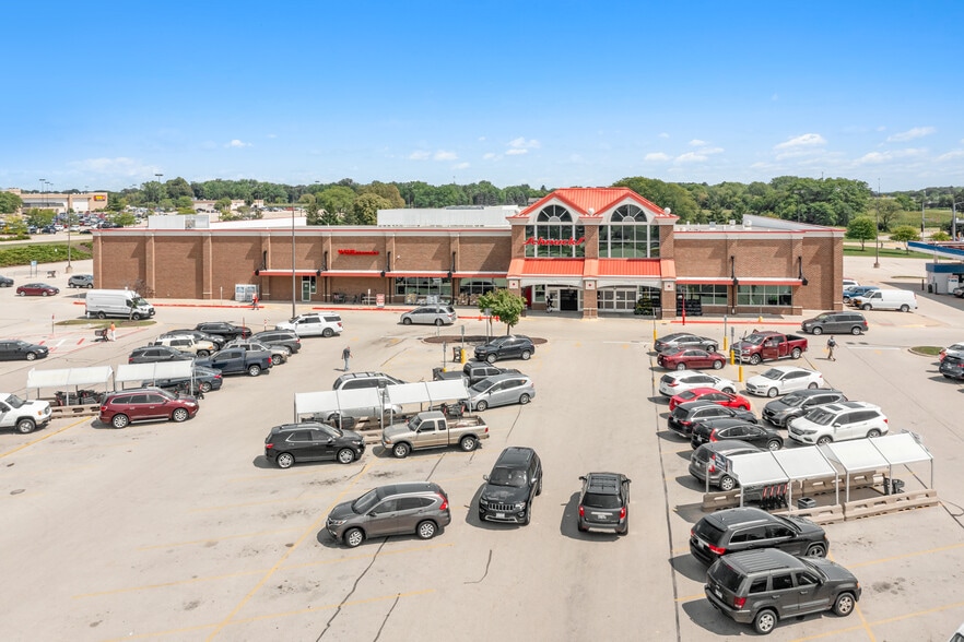 More Photos Of 2206 Barnes Blvd, Rockford Supermarket For Sale