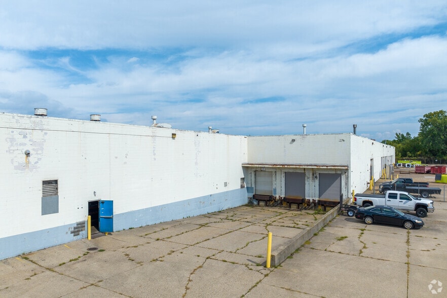 More Photos Of 2727 S Beech Daly Rd, Dearborn Heights Warehouse For Sale