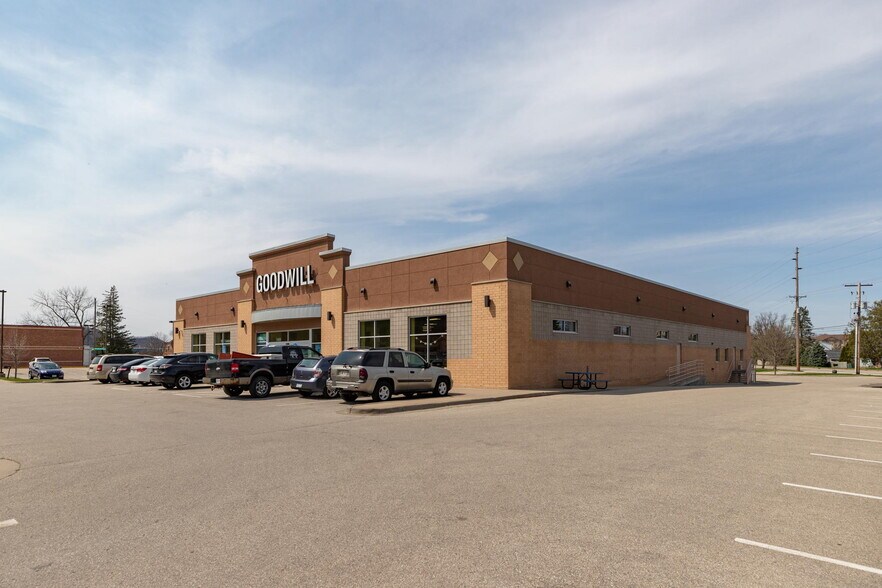 More Photos Of 1450 Gilmore Ave, Winona Freestanding For Sale