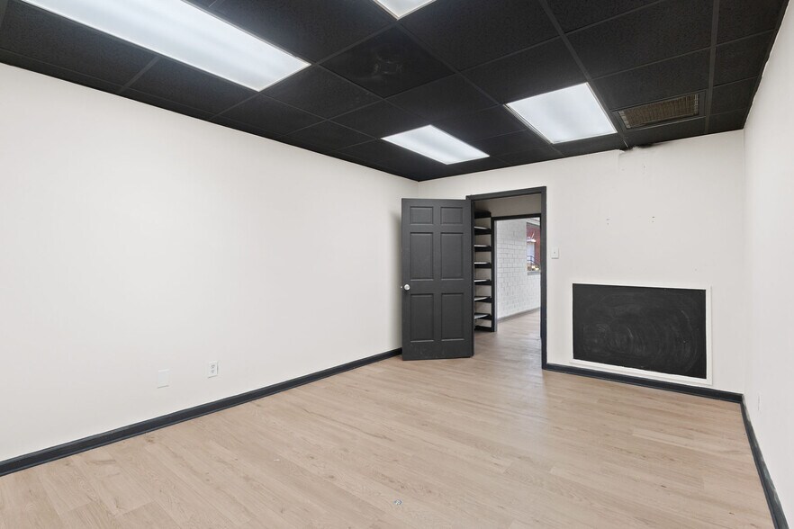 More Photos Of 1310 Headquarters Dr, Greensboro Showroom For Sale
