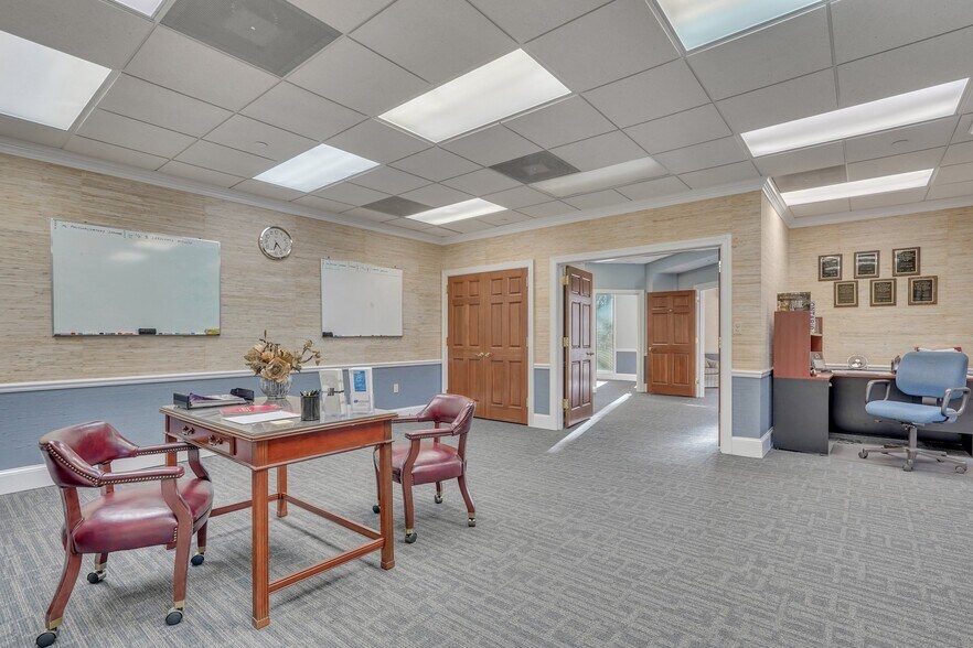 More Photos Of 52 New Orleans Rd, Hilton Head Island Office For Sale