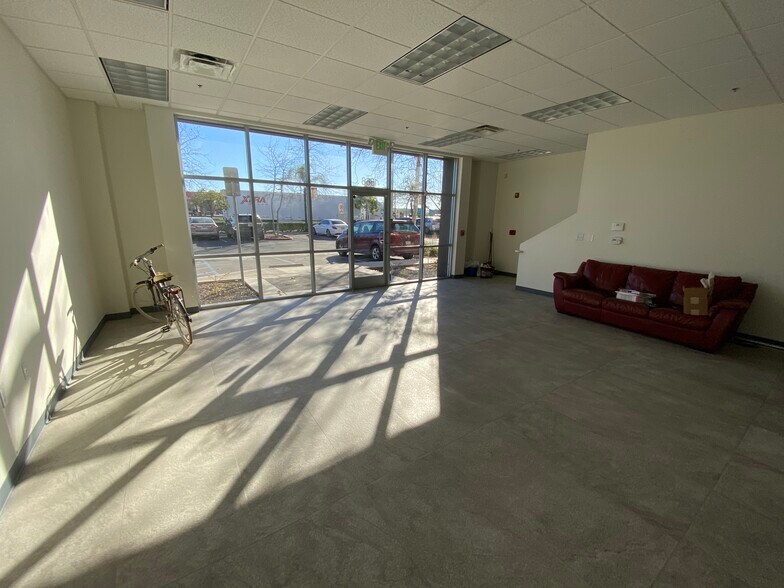 More Photos Of 1568 Lancaster Point Way, San Diego Flex For Sale