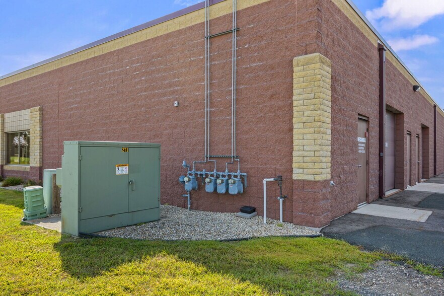 More Photos Of 990 Elm St E, Annandale Coworking Space