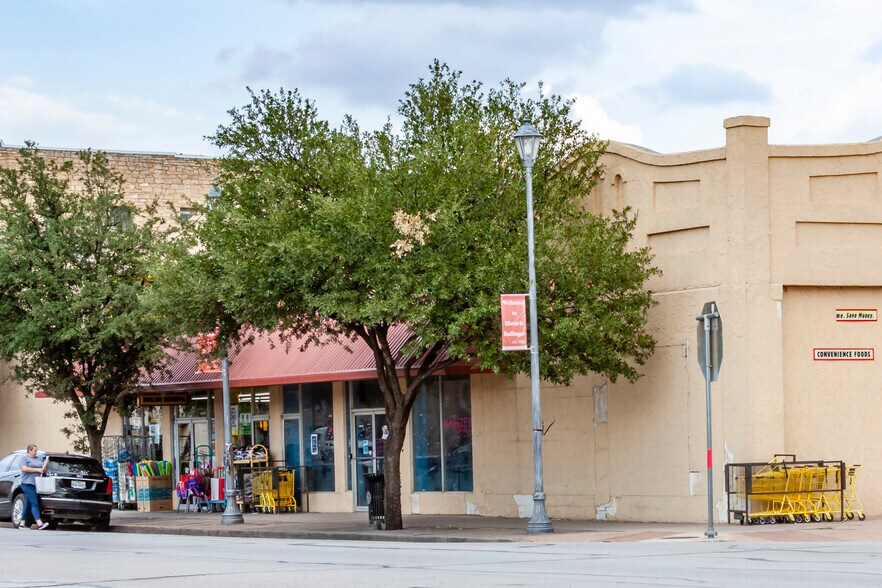 More Photos Of 813-815 Hutchins Ave, Ballinger General Retail For Sale