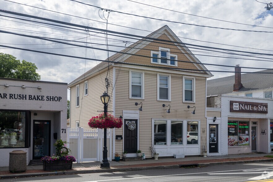 Primary Photo Of 69 Broadway, Greenlawn Storefront Retail Residential For Lease