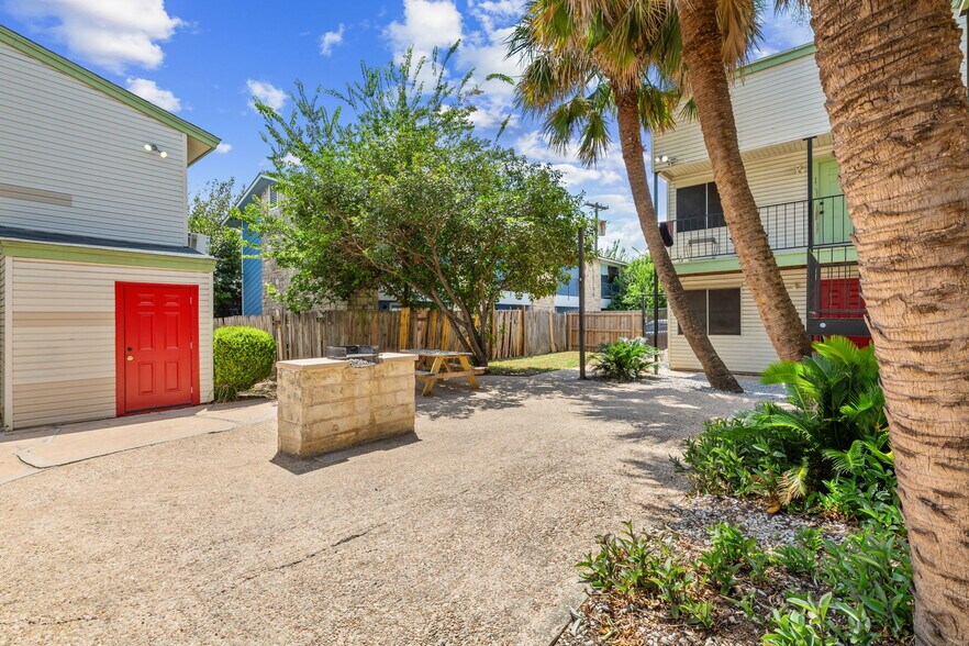 More Photos Of 4314 Gillis St, Austin Apartments For Sale