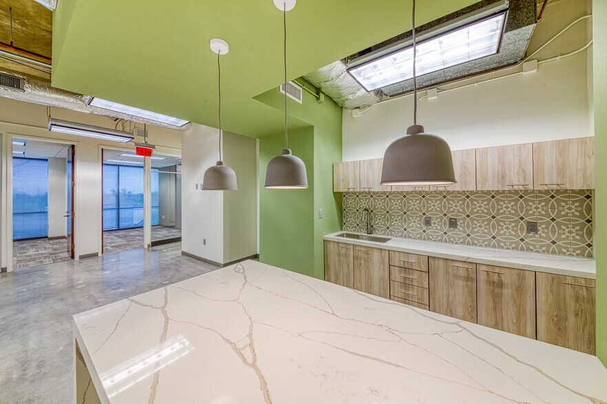 More Photos Of 200 Ashford Ctr N, Atlanta Office For Sale