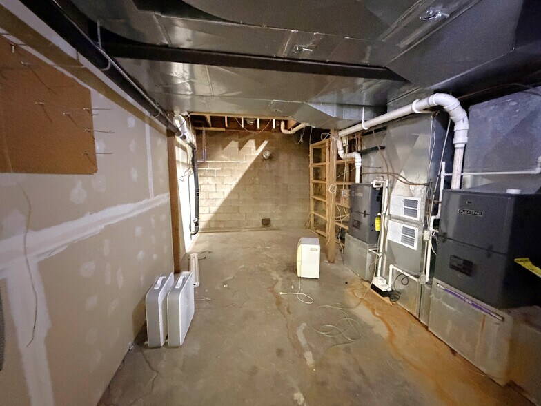 More Photos Of 309 Barclay Ave, Pine River Office For Sale