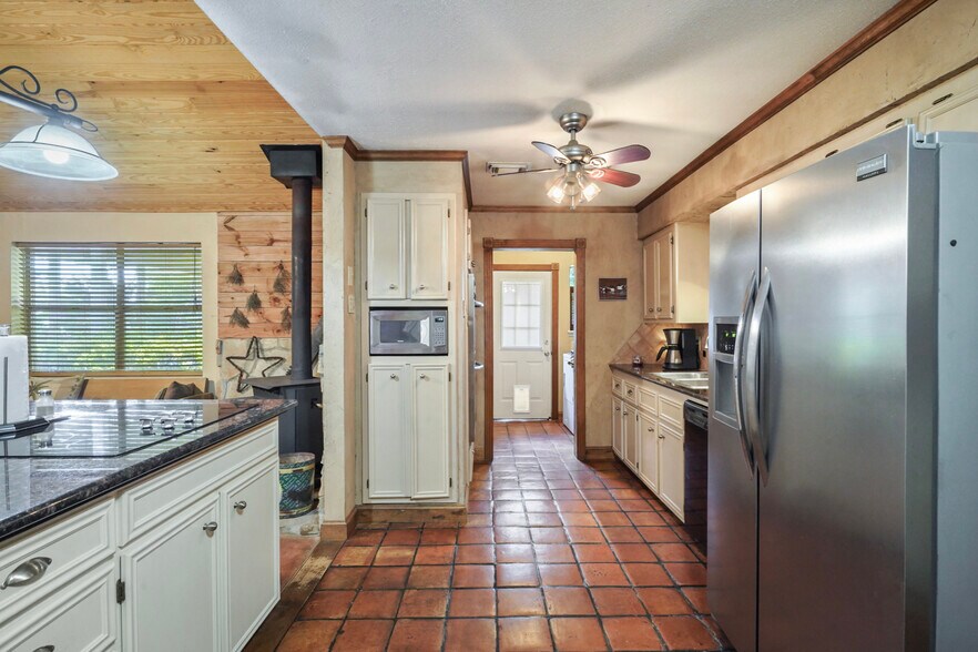 More Photos Of 19493 Keenan Cut Off Rd, Montgomery Office Residential For Sale