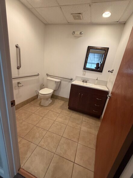 More Photos Of 493 Domino Ln, Philadelphia Storefront For Lease