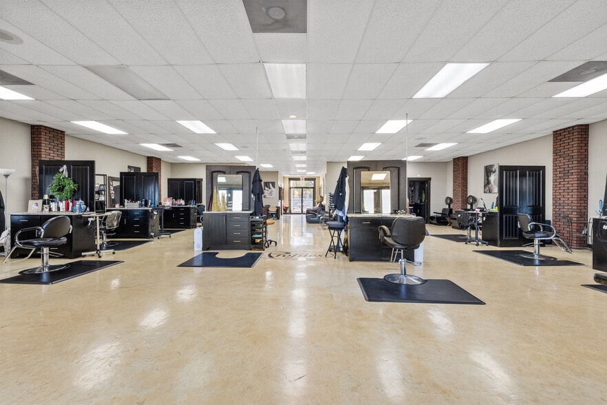 More Photos Of 1301 Chestnut St, Murray Flex For Sale
