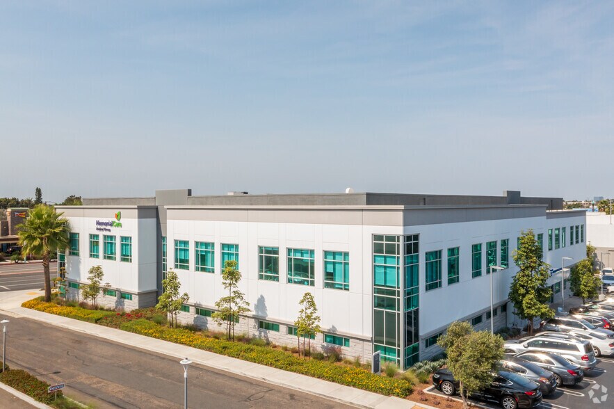 More Photos Of 17762 Beach Blvd, Huntington Beach Medical For Lease