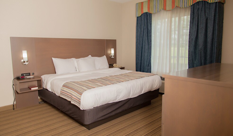 More Photos Of 1801 Cabelas Ln, Prairie Du Chien Hotel For Sale