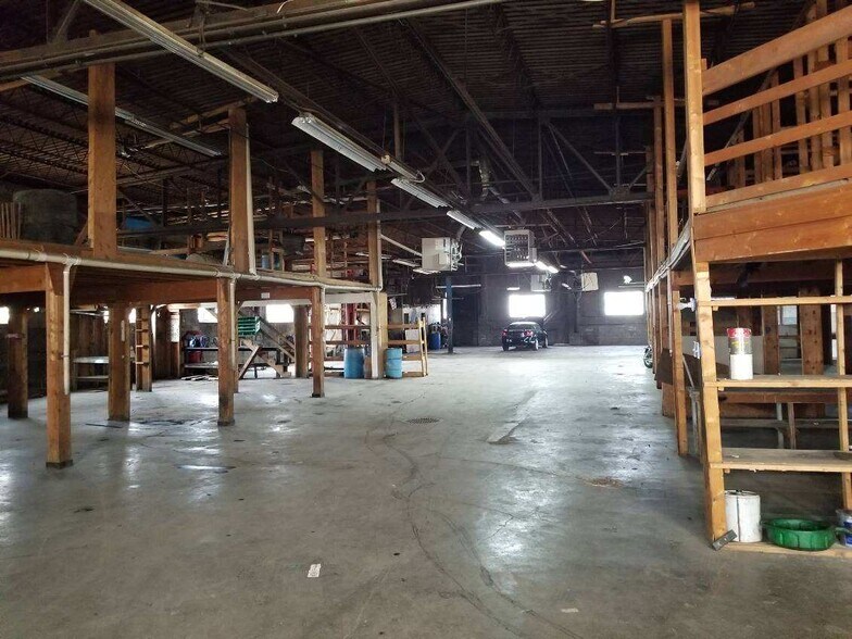 More Photos Of 1015 State Ave, Kansas City Showroom For Sale