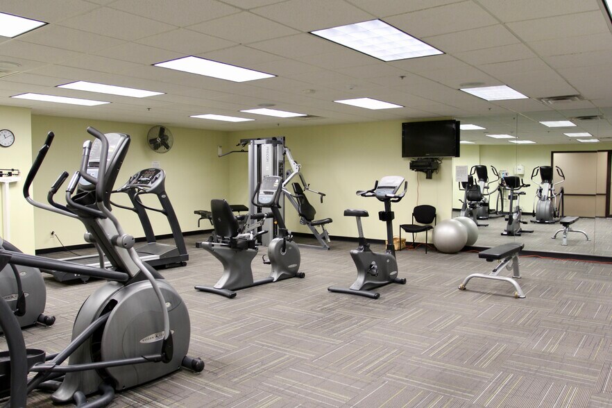 More Photos Of 101 Bullitt Ln, Louisville Office For Lease