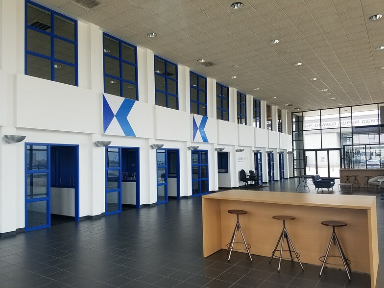 More Photos Of 2301 SE Loop 820, Fort Worth Showroom For Lease