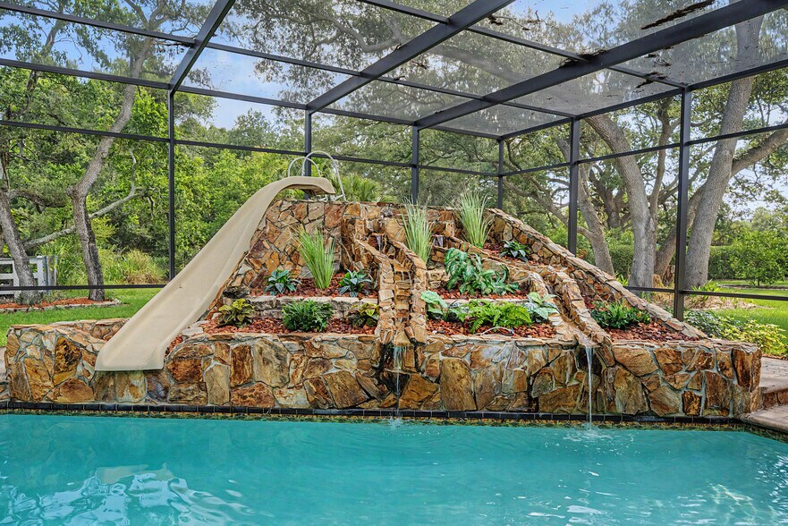 More Photos Of 2160 Laurence Dr, Clearwater Office For Sale