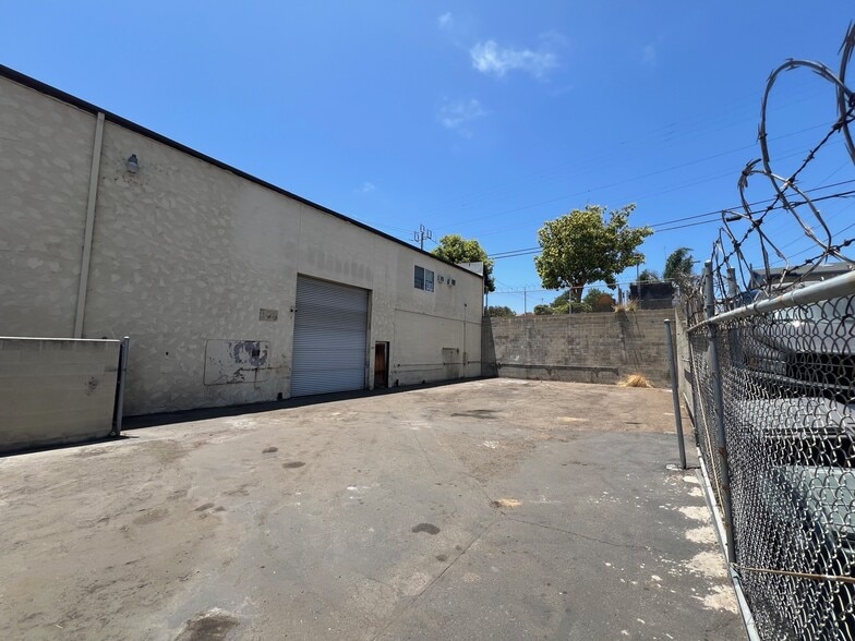 More Photos Of 1601-1635 Hoover Ave, National City Warehouse For Lease