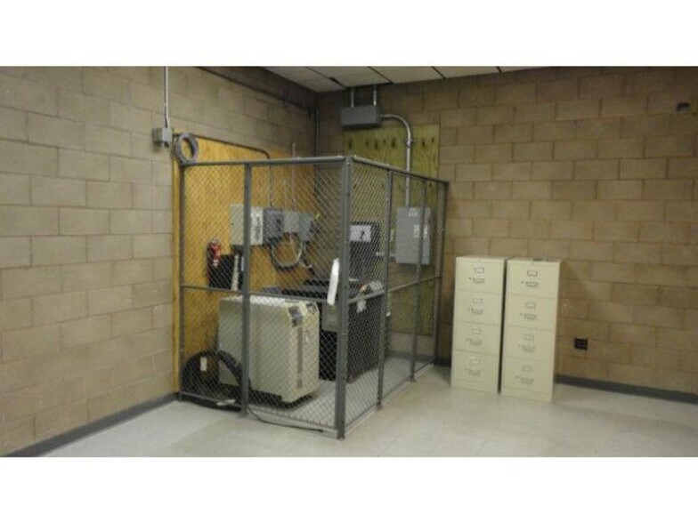 More Photos Of 1009 S Claremont St, San Mateo Showroom For Lease