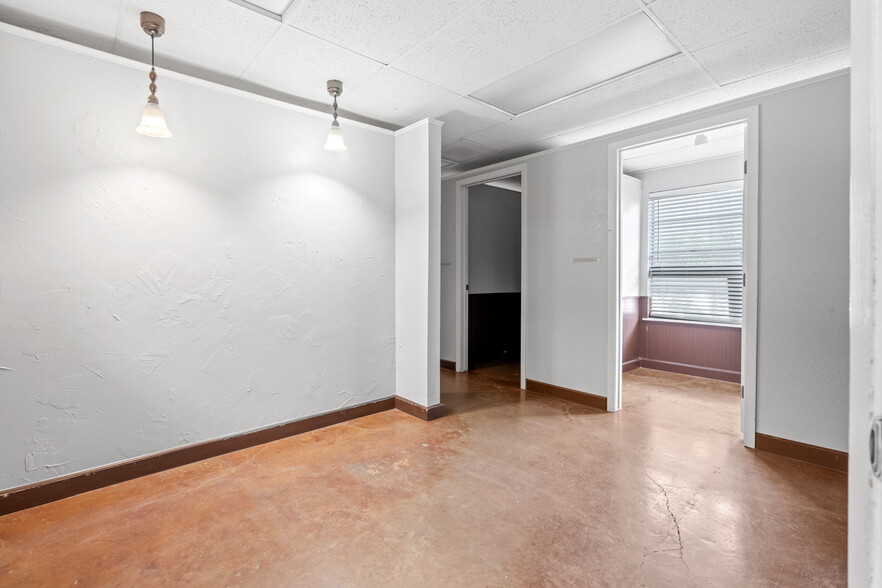 More Photos Of 5620 Rowlett Rd, Rowlett Veterinarian Kennel For Sale