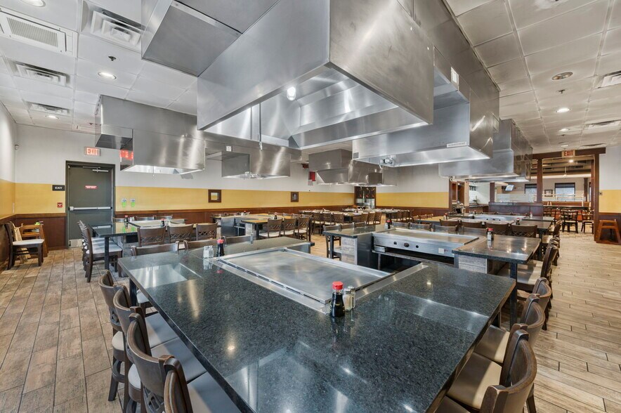 More Photos Of 209 Claire Ave, Oak Grove General Retail For Sale