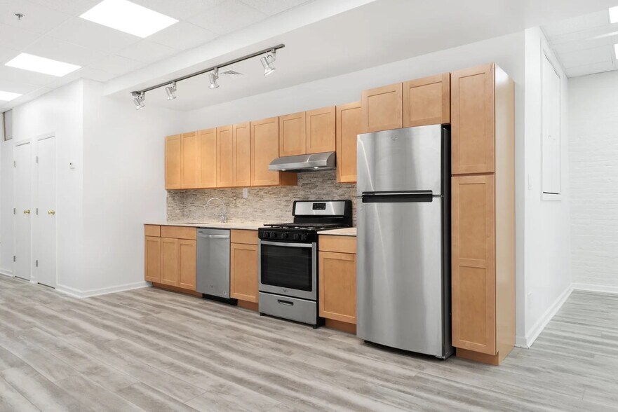 More Photos Of 447 W 36th St, New York Loft Creative Space For Sale