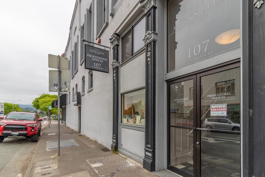 More Photos Of 102 S State St, Ukiah Storefront Retail Office For Sale