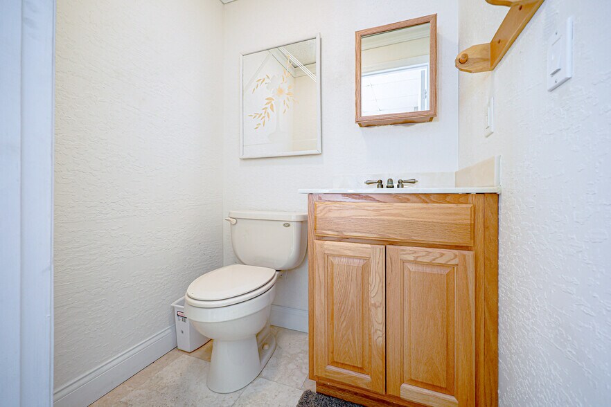 More Photos Of 9010 Astronaut Blvd, Cape Canaveral Warehouse For Sale