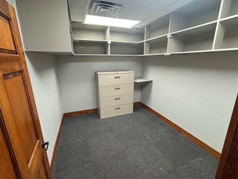 More Photos Of 3828 S College Ave, Bryan Office For Lease