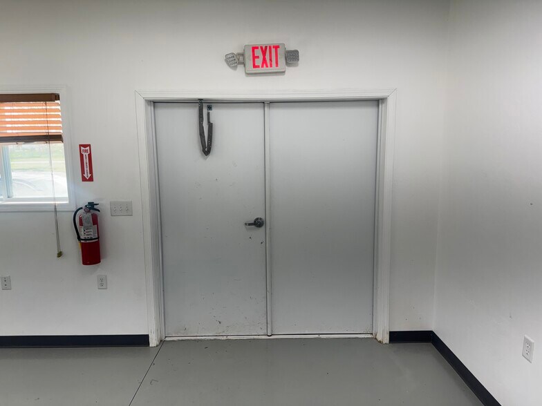 More Photos Of 3978 State Road 21, Oshkosh General Retail For Lease