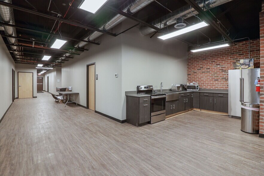 More Photos Of 929 Childs St, Wheaton Warehouse For Sale