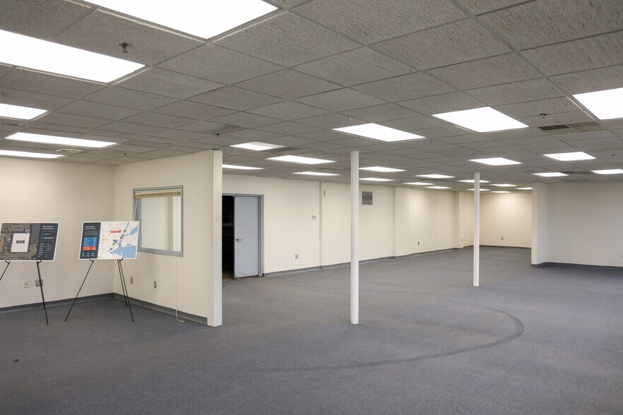 More Photos Of 135 W Commercial Ave, Moonachie Warehouse For Lease