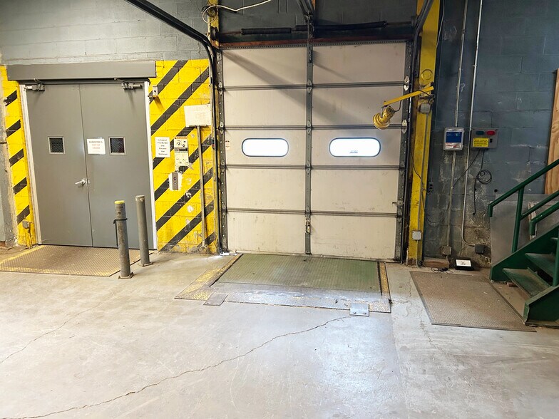 More Photos Of 93 Broadway, Menands Light Manufacturing For Sale