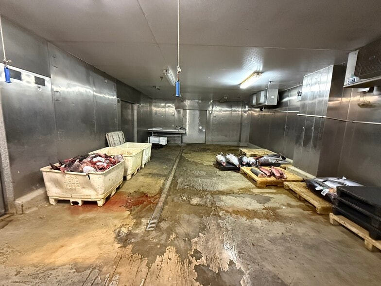 More Photos Of 517 Cummins St, Honolulu Warehouse For Sale