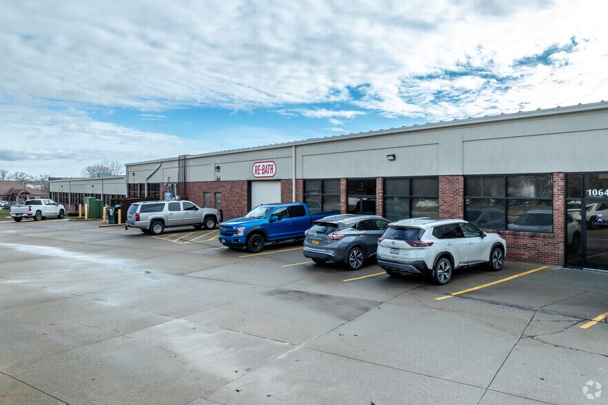 More Photos Of 10635 Justin Dr, Urbandale Flex For Lease