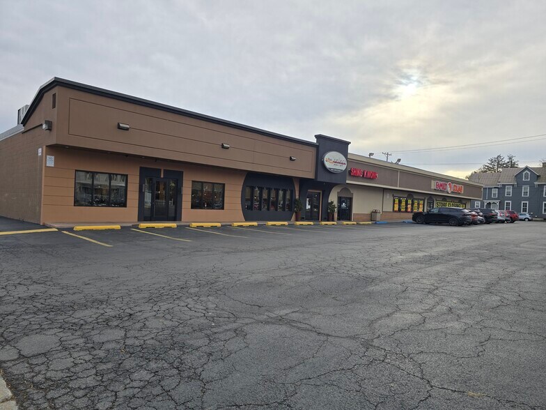 More Photos Of 301-311 N Broad St, Middletown Freestanding For Lease