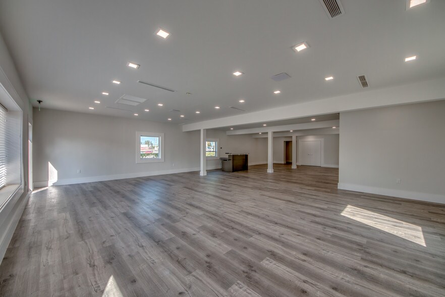 More Photos Of 3015 Tamiami Trl E, Naples Storefront Retail Office For Sale