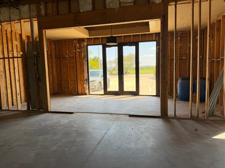 More Photos Of 951 Lonestar Pky, Montgomery Office For Lease