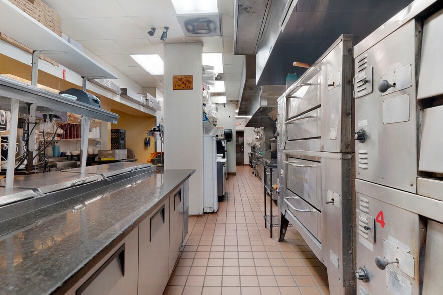 More Photos Of 2515 Tamiami Trl, Punta Gorda Restaurant For Sale