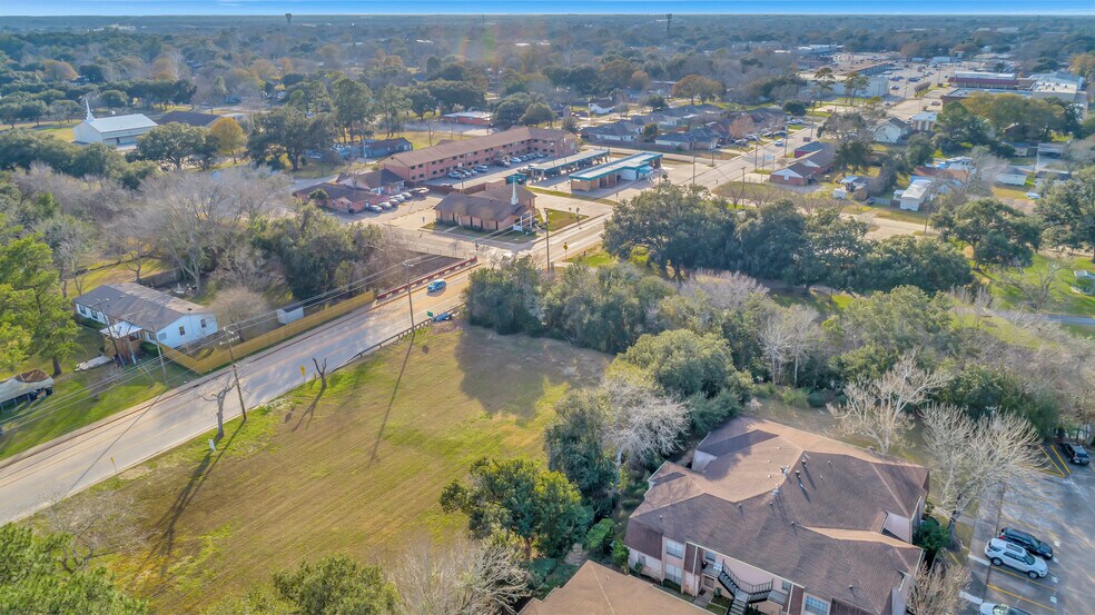 More Photos Of House Street E, Alvin Land For Sale
