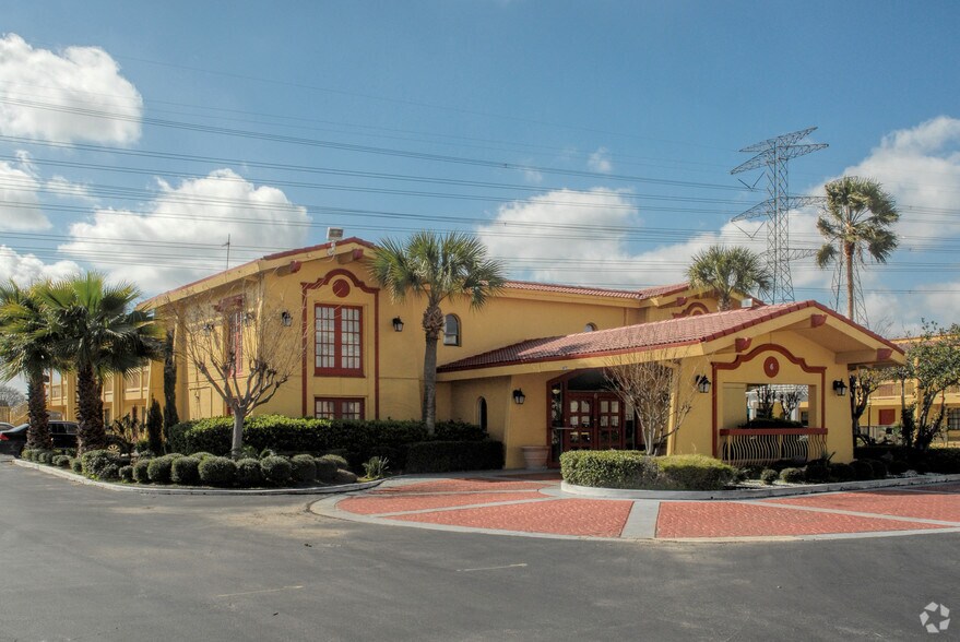 More Photos Of 6 N Sam Houston Pky E, Houston Hotel For Sale